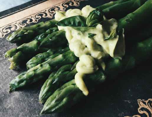 crema di avocado e asparagi al vapore